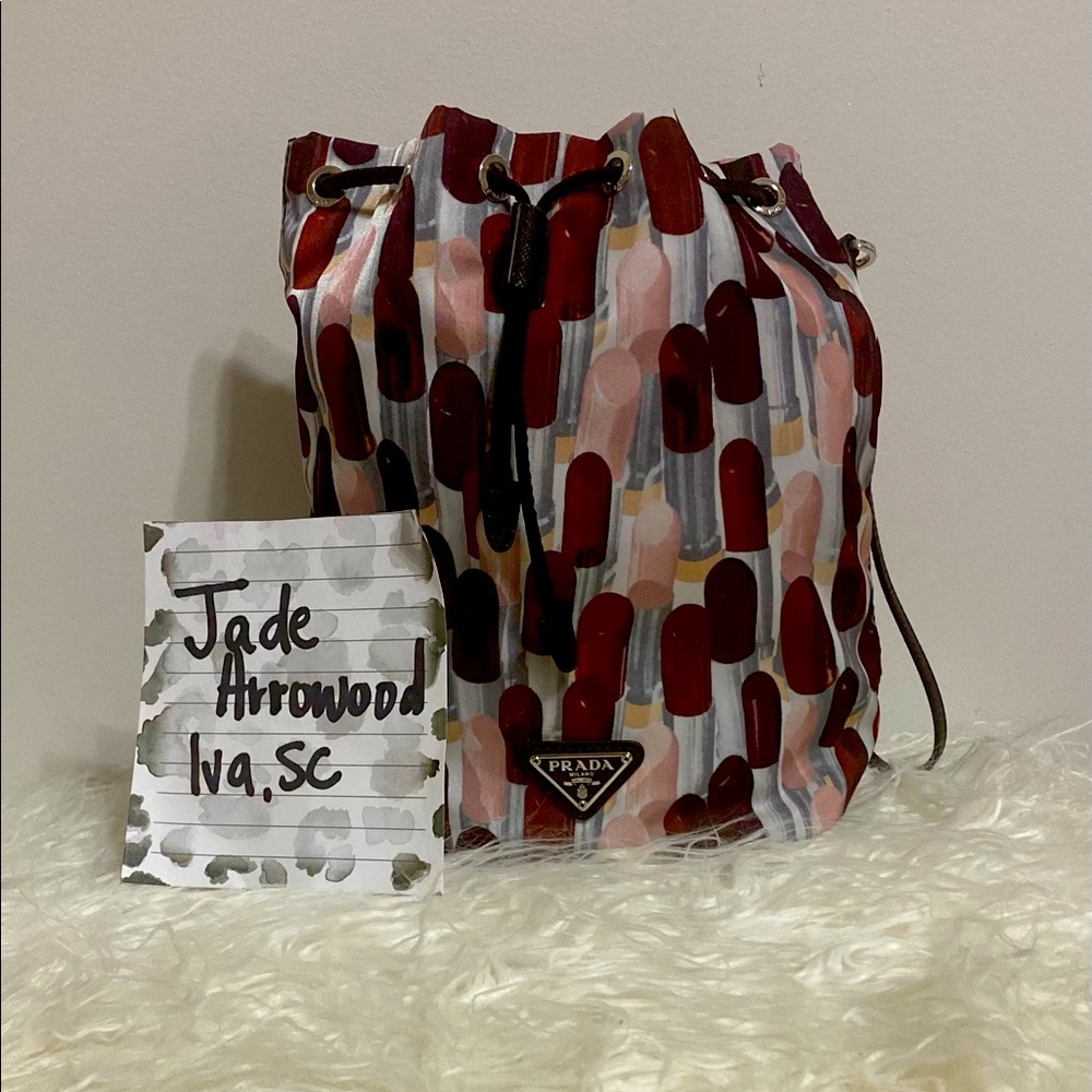 RARE 🦄 LIPSTICK PRADA BUCKET BAG